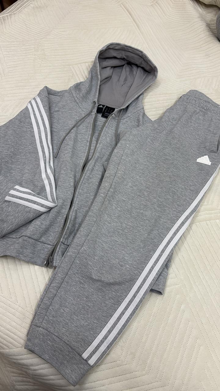 Спортивный костюм adidas