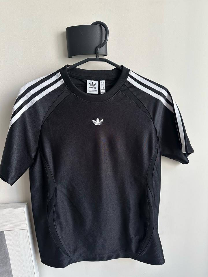 Футболка adidas