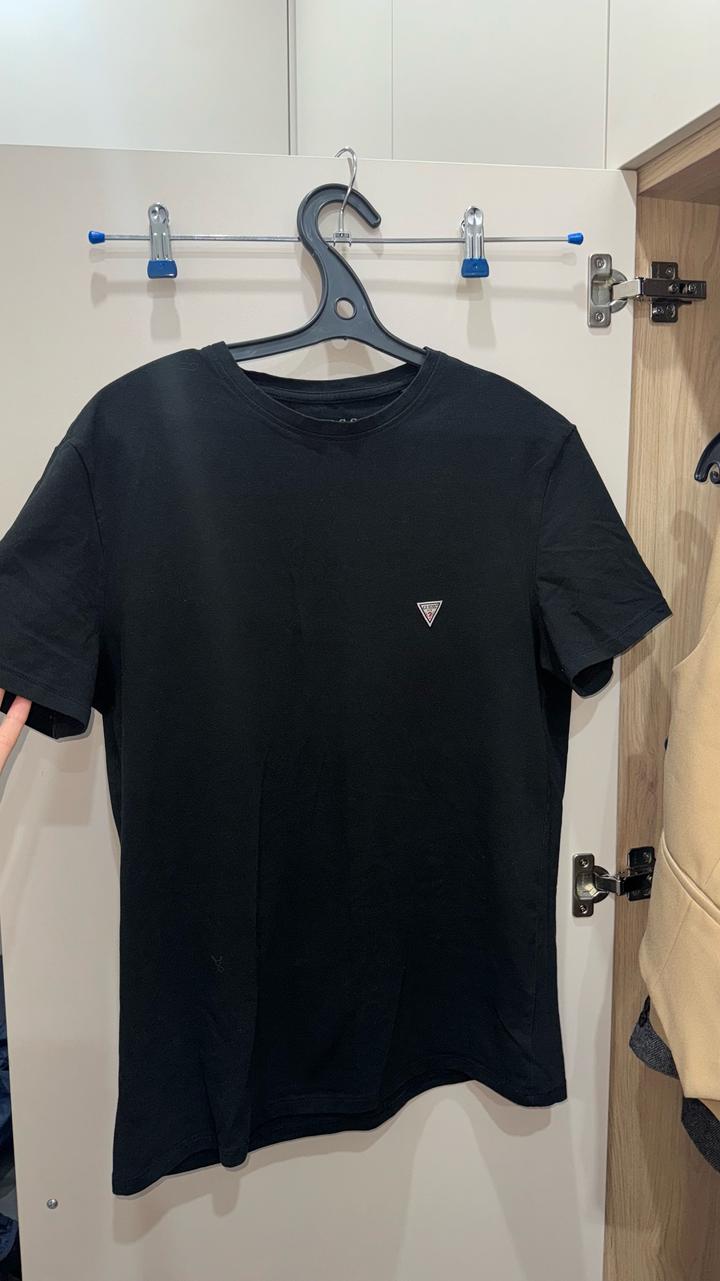 Футболка Guess