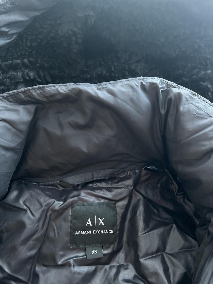 Пуховик Armani Exchange xs