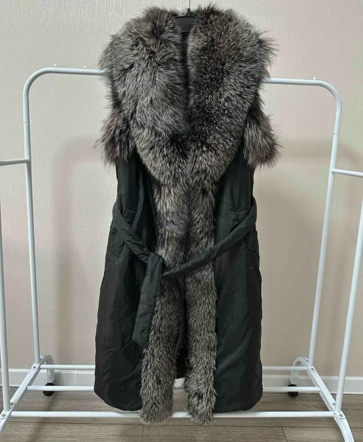 Жилет с меховой отделкой