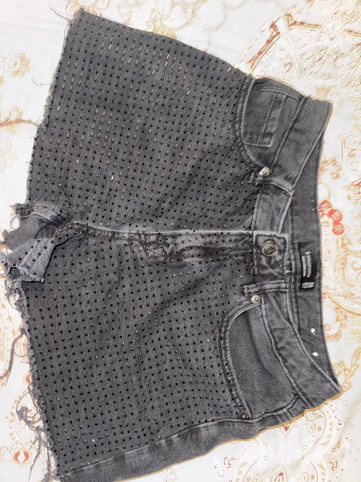 Джинсовые шорты Stradivarius со стразами