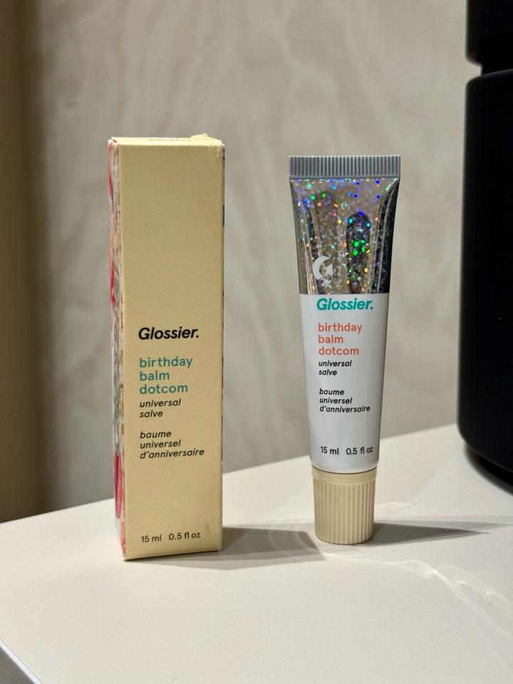 Бальзам для губ Glossier Birthday Balm Dotcom
