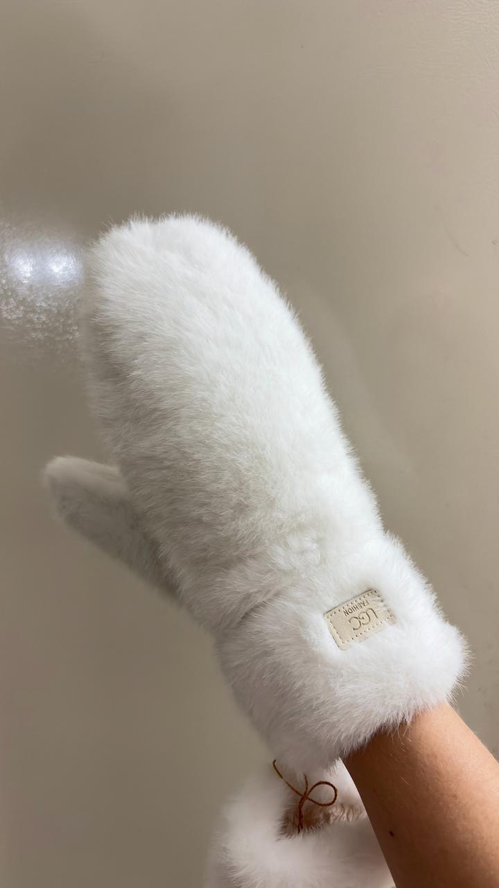 Меховые варежки