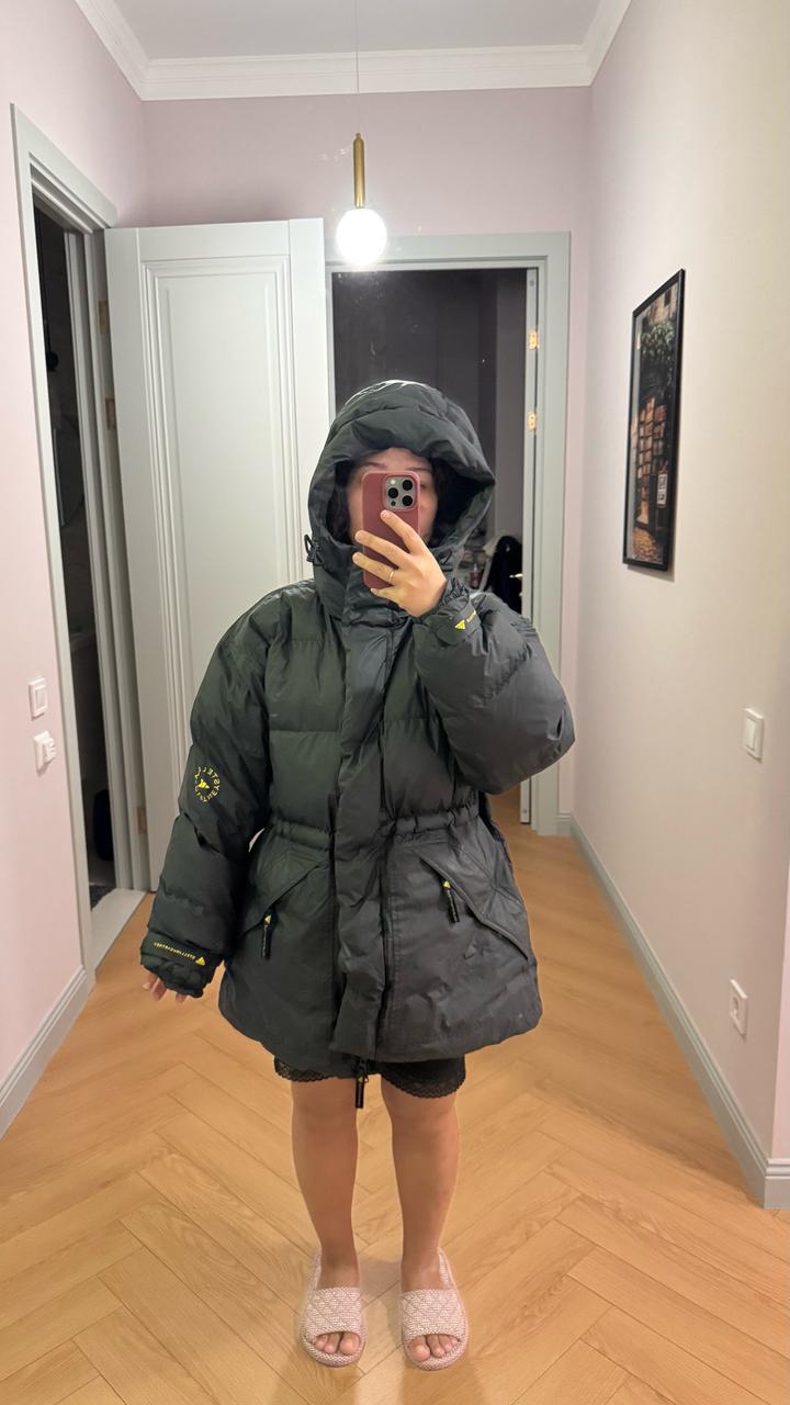 Пуховик adidas by Stella McCartney