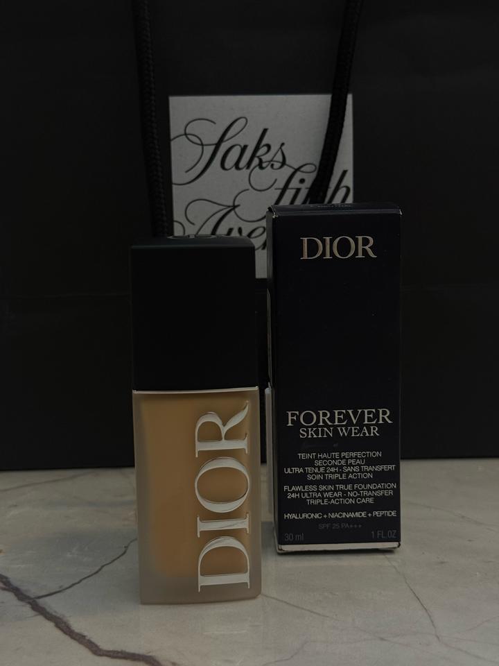 Тональный крем Dior Forever Skin Wear