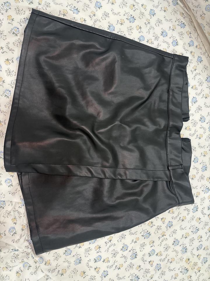 Юбка из экокожи