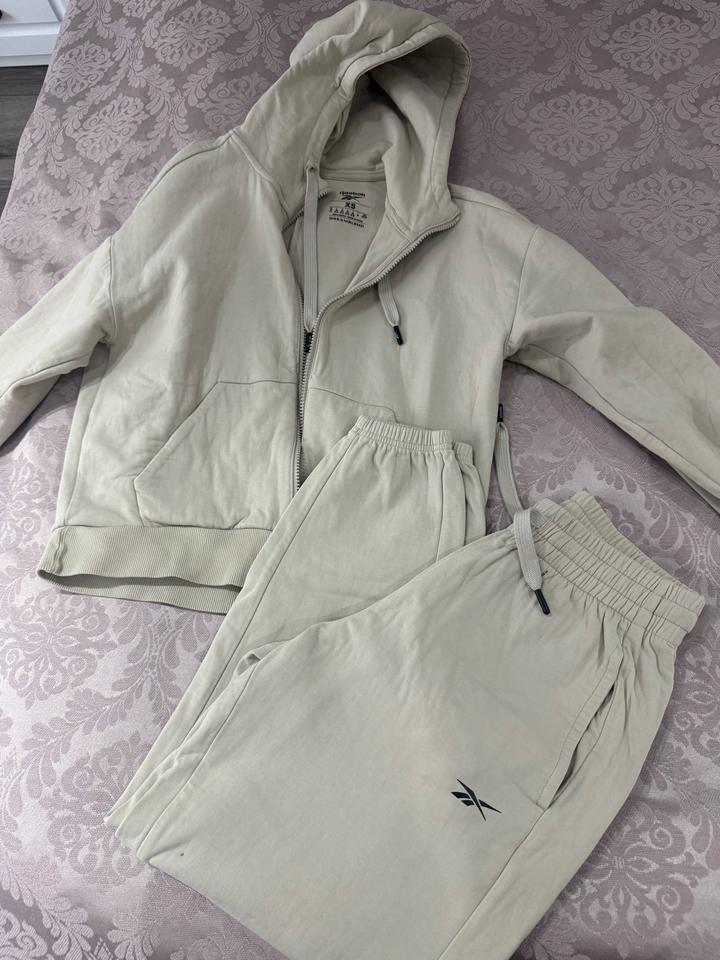 Спортивный костюм Reebok