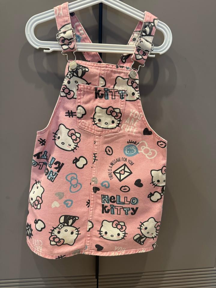 Gloria Jeans Джинсовый сарафан с принтом Hello Kitty