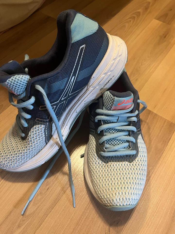 Женские кроссовки Asics