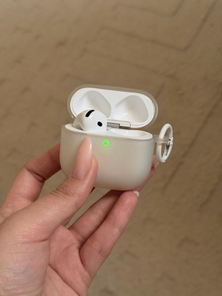 Apple зарядный кейс AirPods 4 с активным шумоподавлением (ANC)