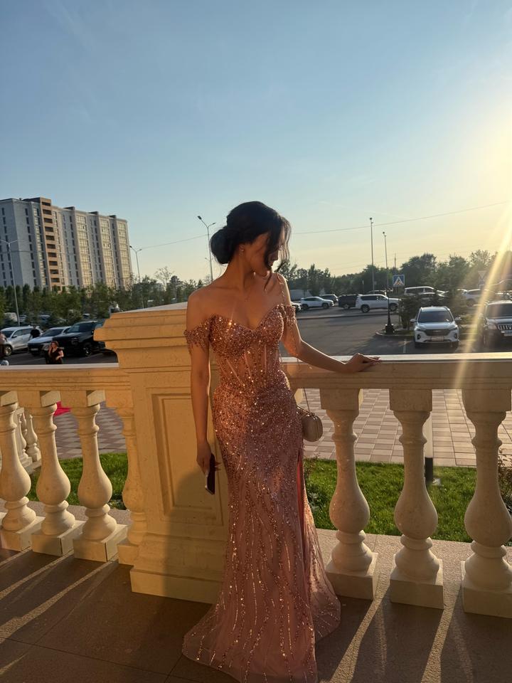 Вечернее платье в пол с корсетом и пайетками