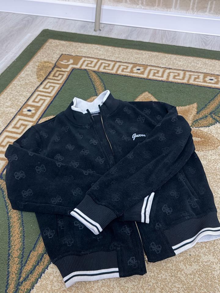 Бомбер Guess