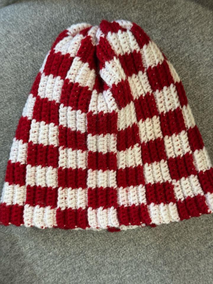 Handmade (ручная работа) Вязаная шапка в клетку