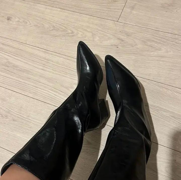 Женские лаковые сапоги