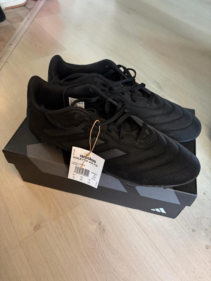 Футбольные бутсы Adidas