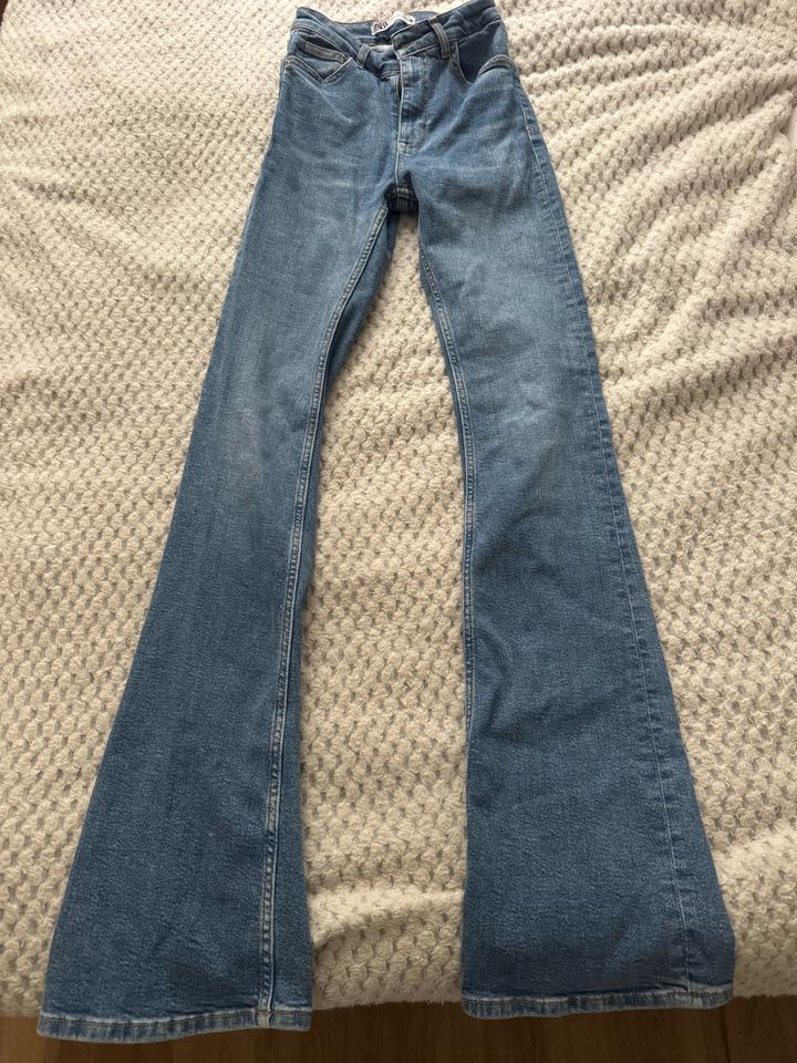 Джинсы клеш ZARA