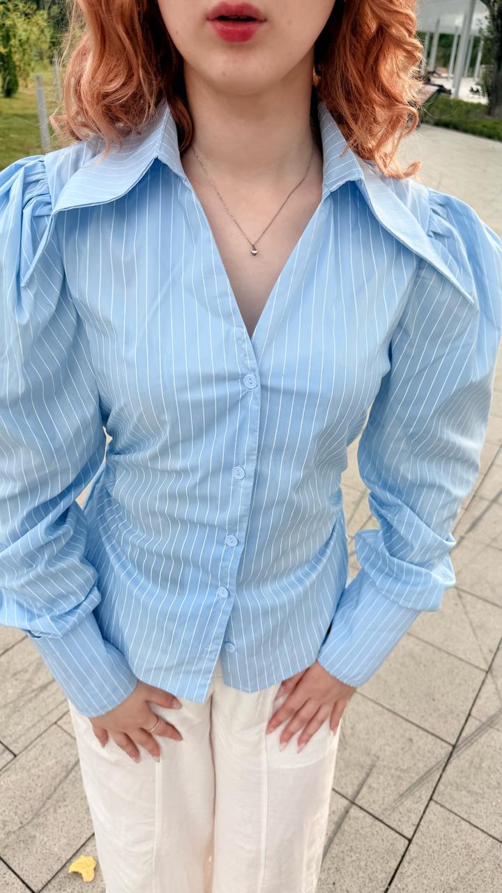 Блузка в полоску с объемными рукавами