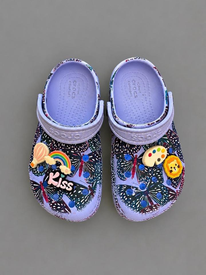 Детские сабо Crocs с джибитсами 🦁🌈