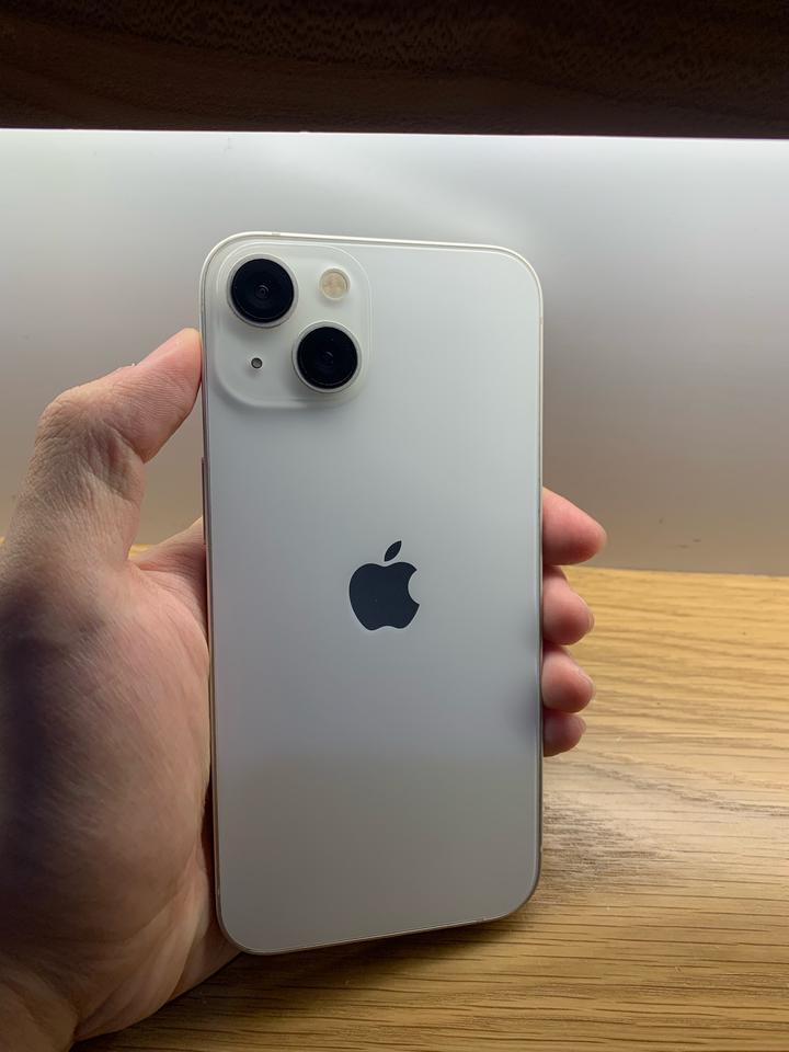 Смартфон Apple iPhone 13