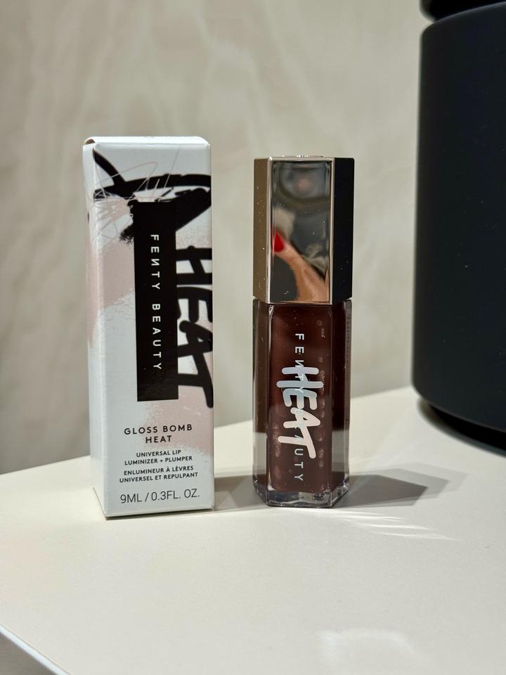блеск для губ Fenty Beauty Hot Chocolit Heat