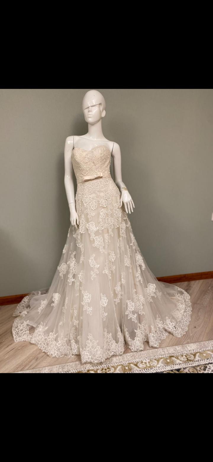 Maggie Sottero Свадебное платье со шлейфом и кружевом