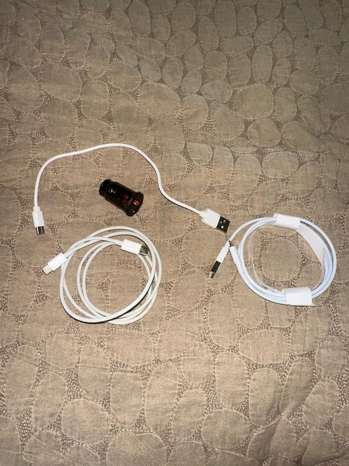 Продам зарядка для авто и провода