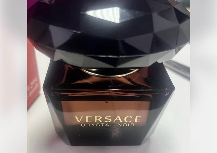 Versace Crystal Noir парфюмерная вода