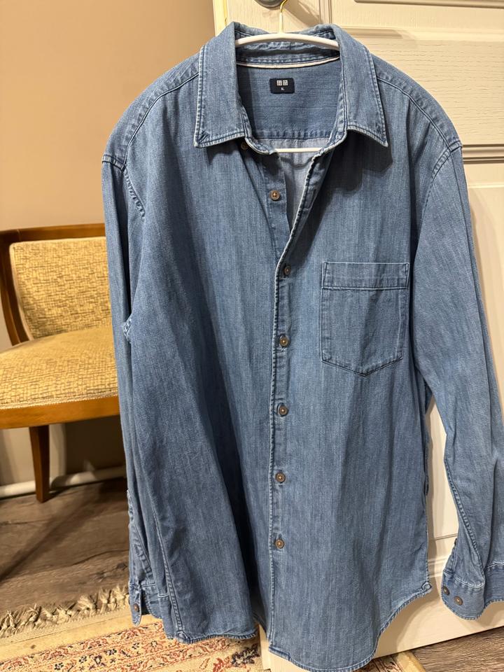 Джинсовая рубашка Uniqlo