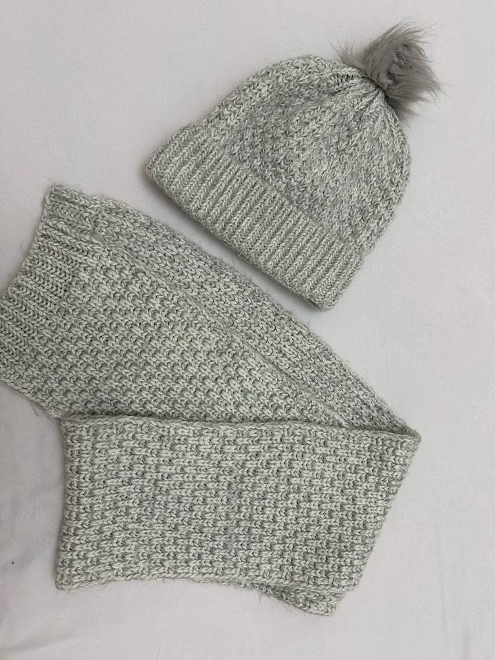 Детские комплект из шапки и шарфа