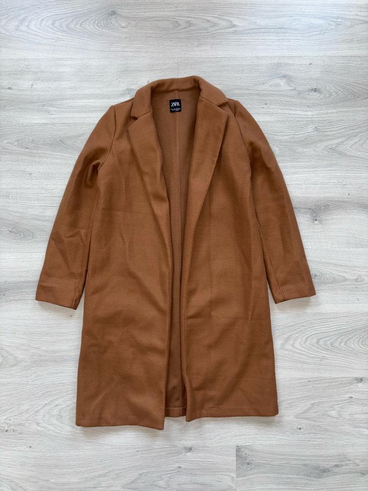Пальто ZARA женское коричневое