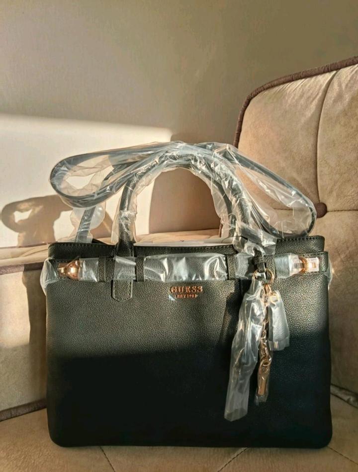 Сумка Guess