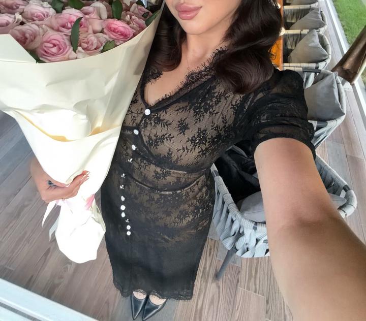 Кружевное платье миди