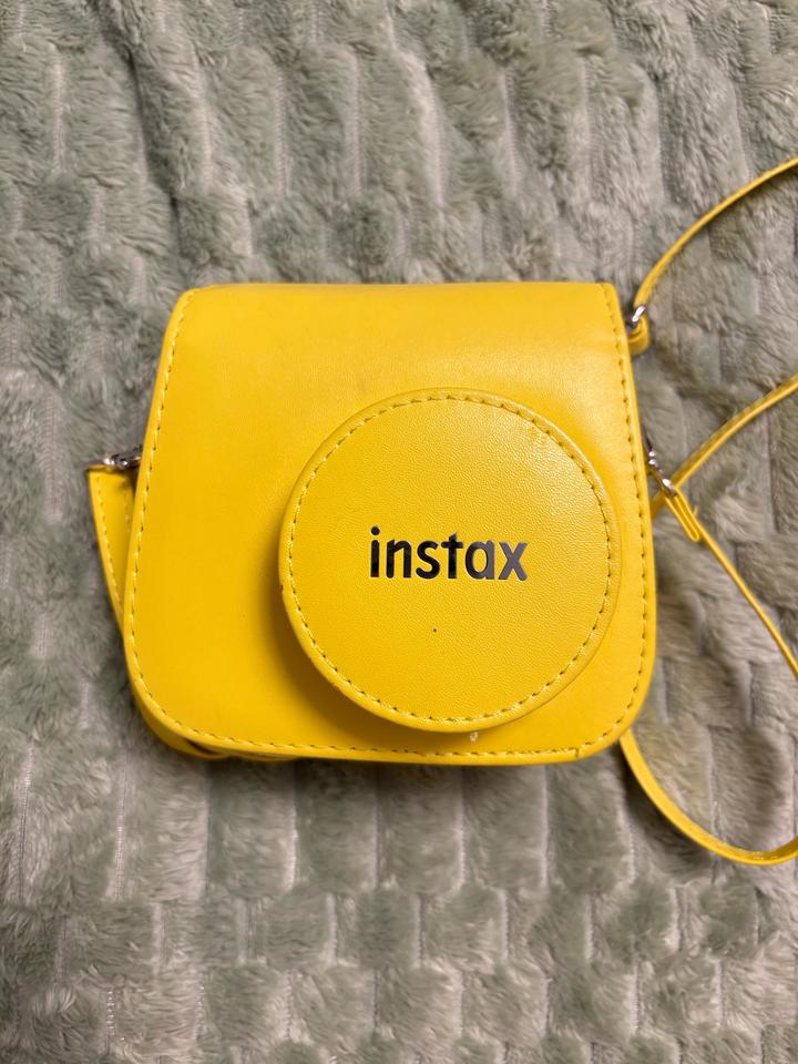 Fujifilm Instax mini 9 с чехлом