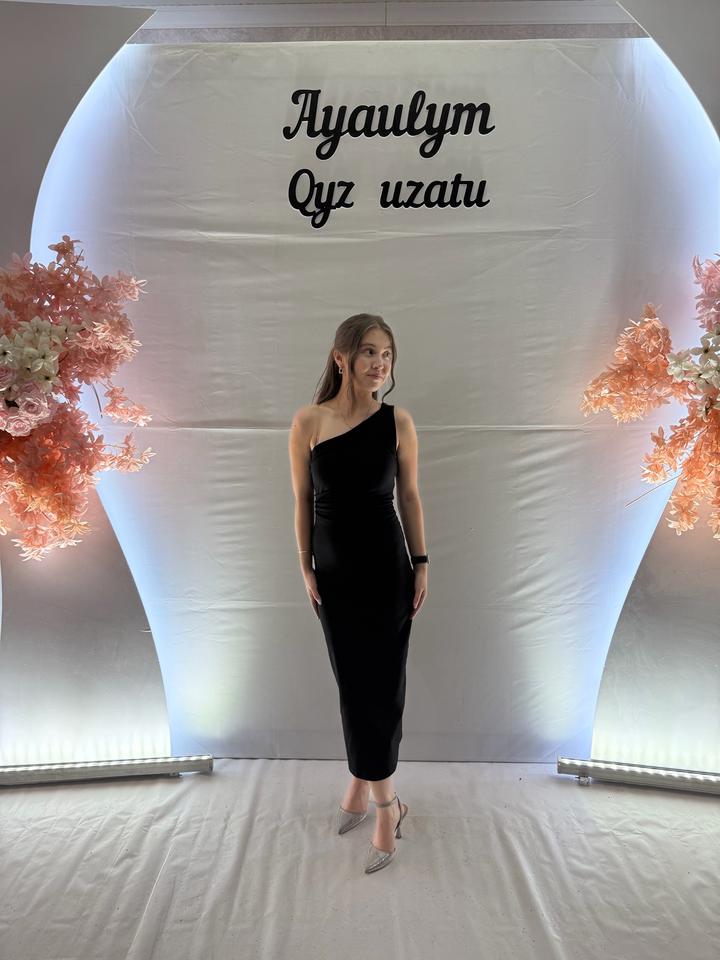 Zara Черное платье миди на одно плечо