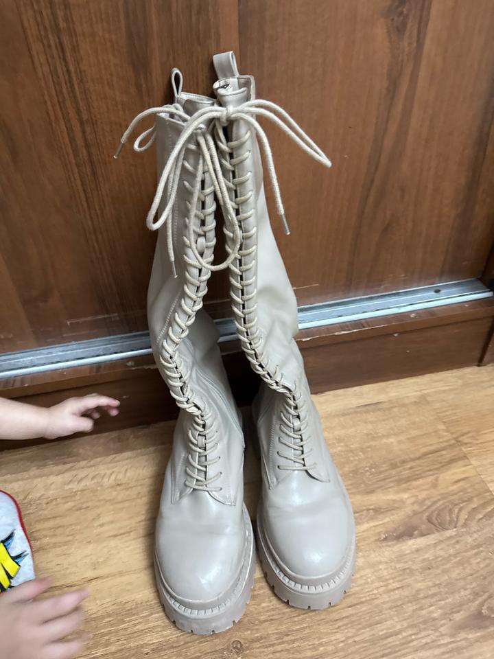 Сапоги на шнуровке