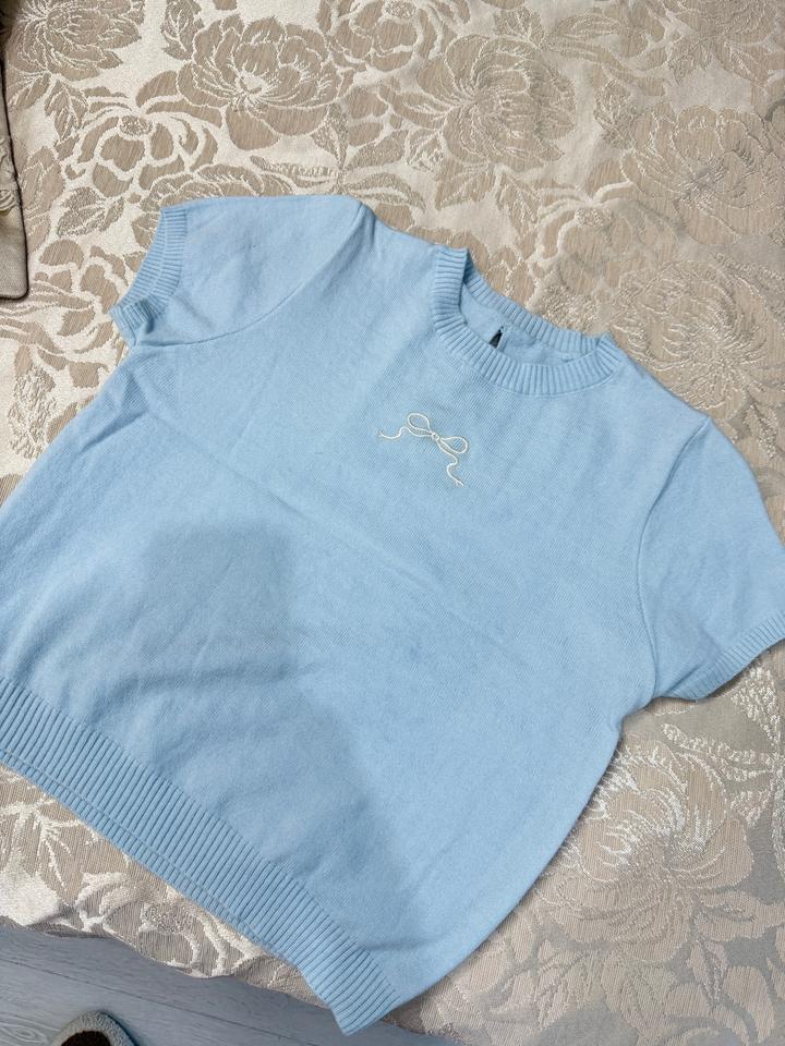 Трикотажный джемпер с вышивкой бантика