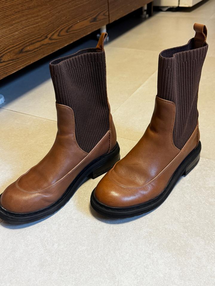 Clarks Женские кожаные полусапоги-челси Clark’s Tilham Knit