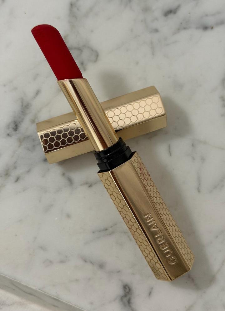 Помада Guerlain KissKiss