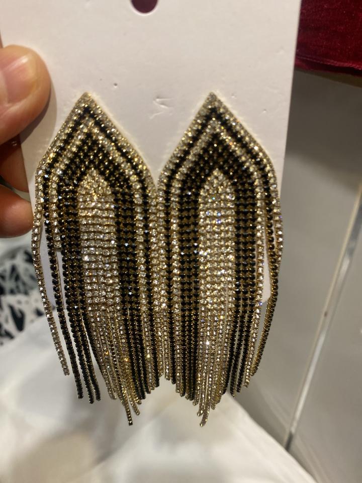 Длинные серьги со стразами