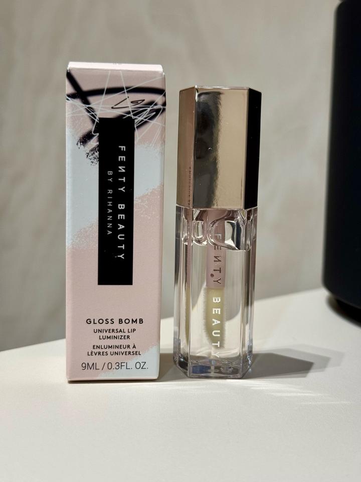 Блеск для губ Fenty Beauty Gloss Bomb Glass Slipper
