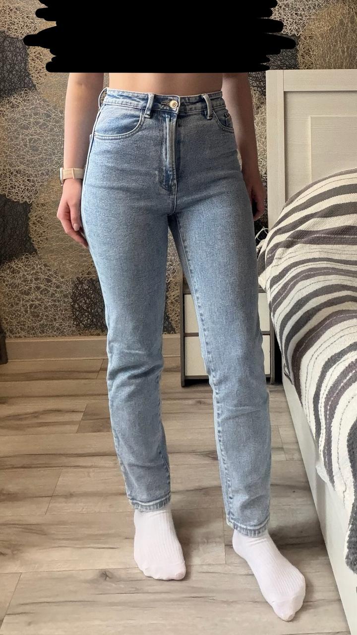 Джинсы Stradivarius Mom Slim Fit