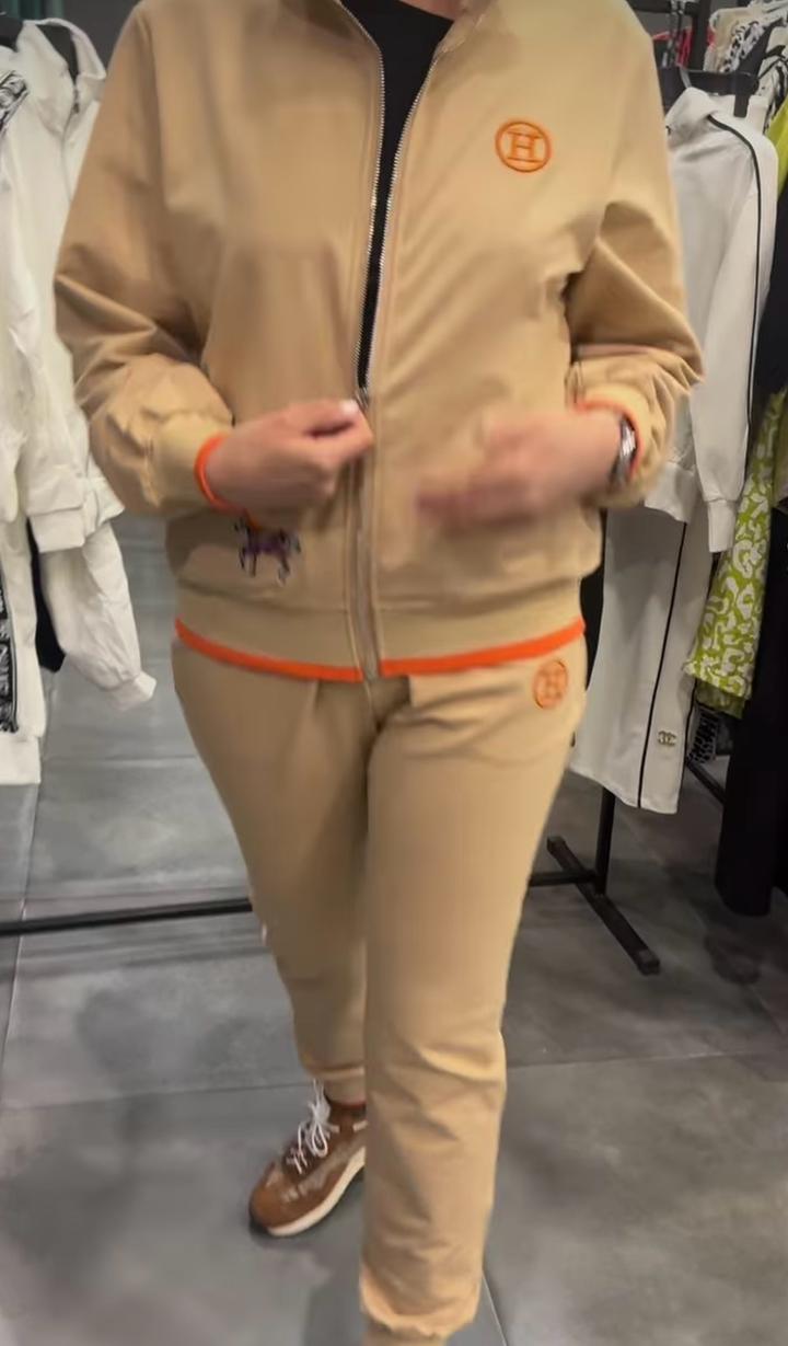 Спортивный костюм