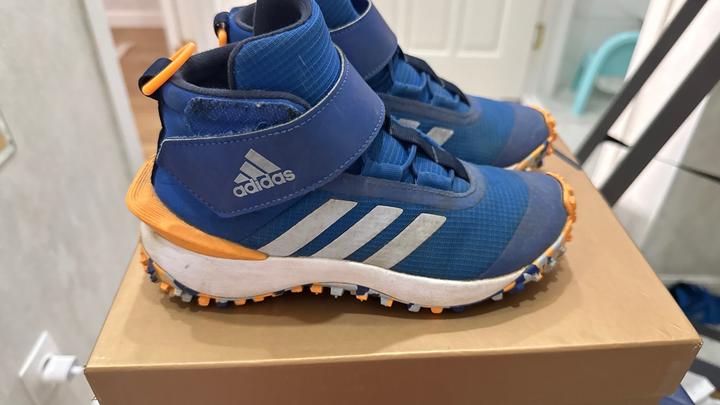 Кроссовки adidas