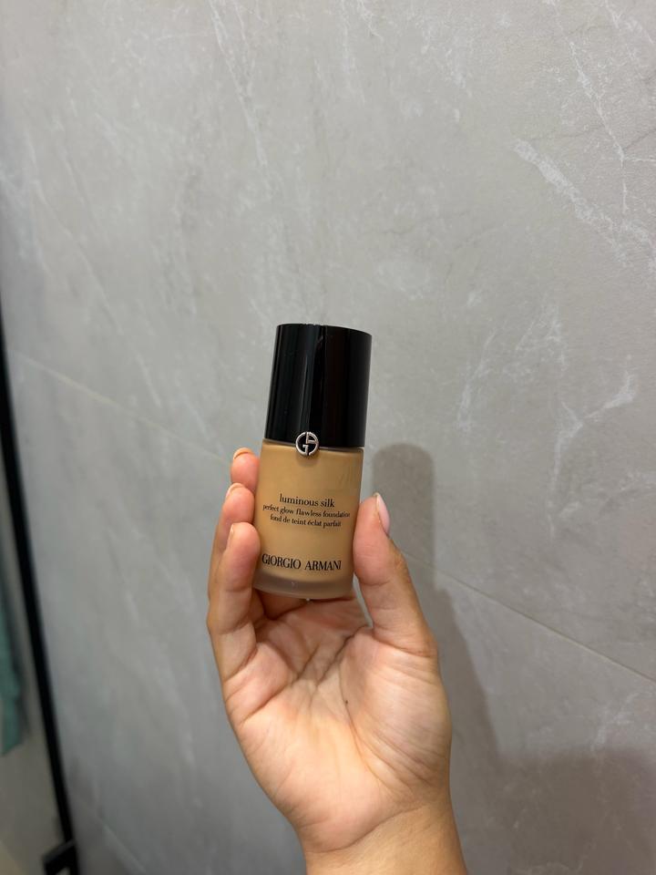 Тональный крем Giorgio Armani Luminous Silk