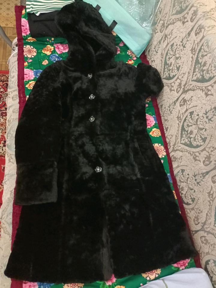 Продам женскую мутоновую шубу