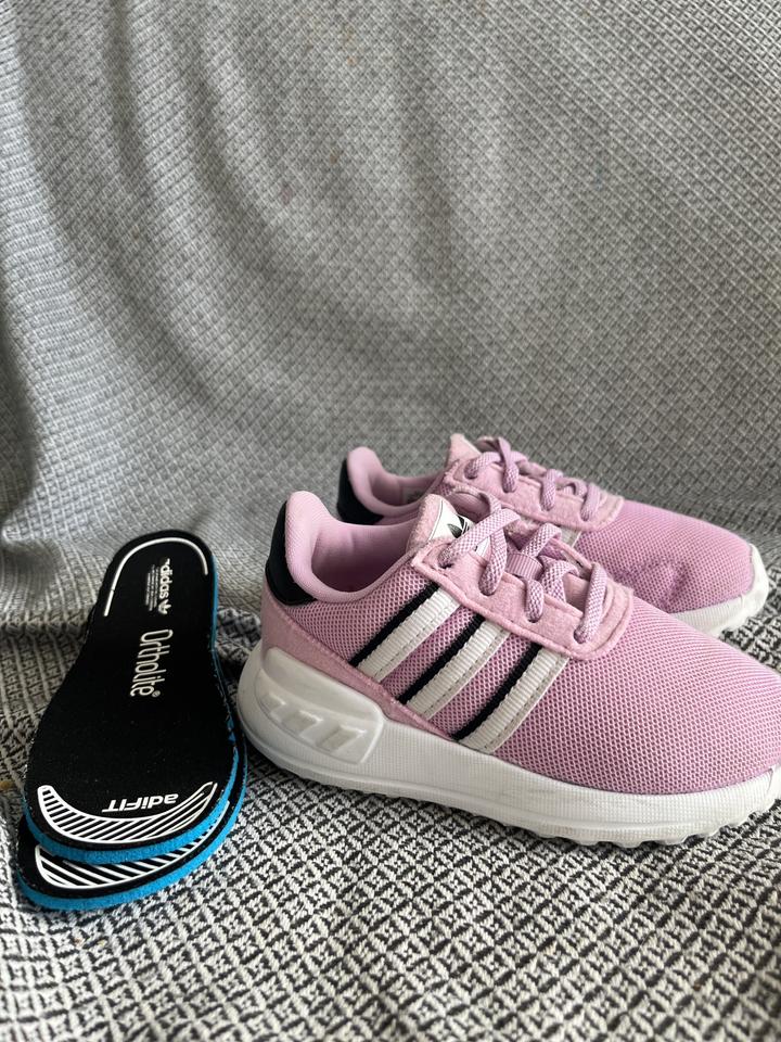 Кроссовки adidas для девочки