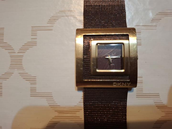 Часы DKNY