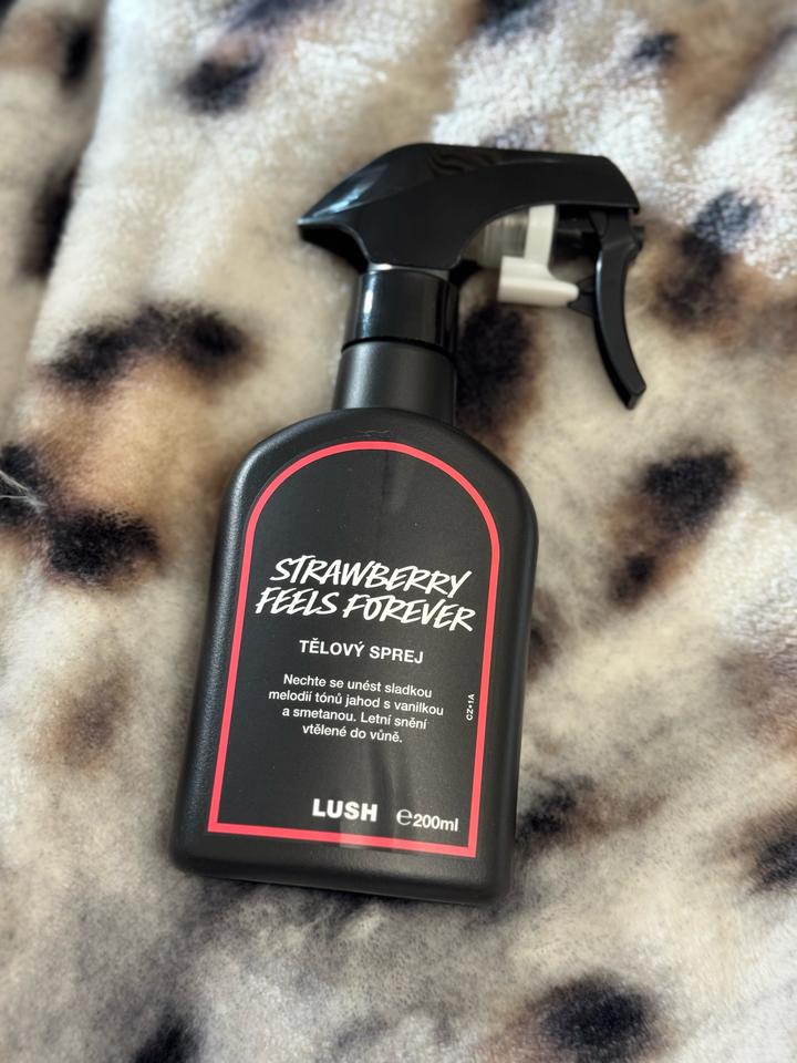 Спрей для тела Lush Strawberry Feels Forever