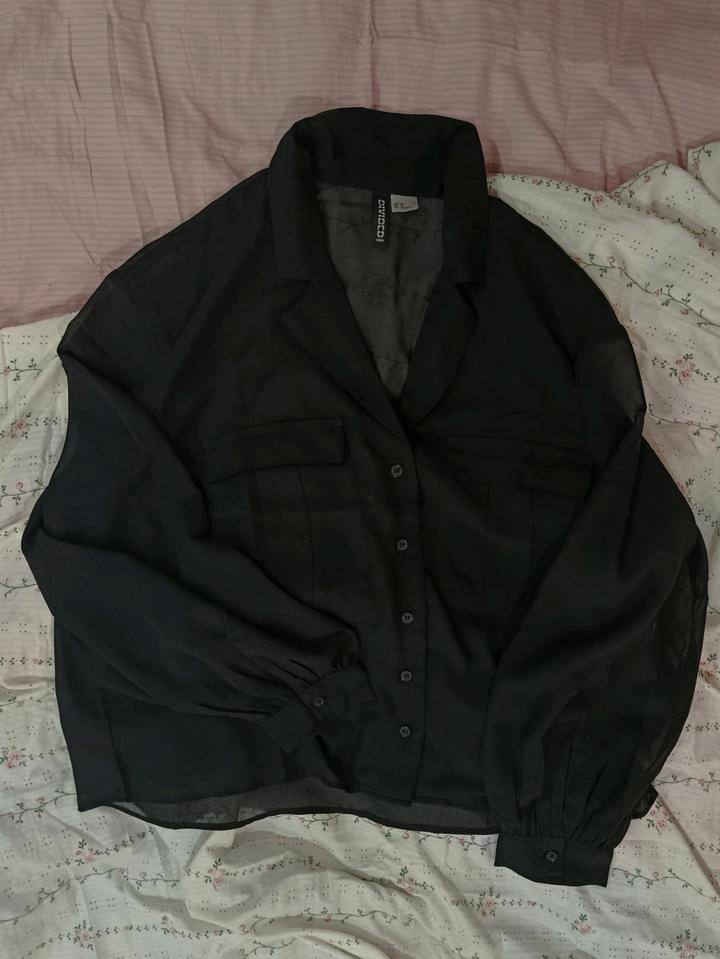 Черная полупрозрачная рубашка H&M